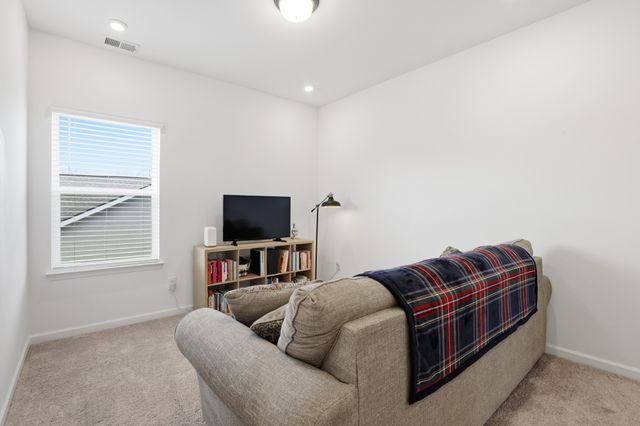 1014 Village Ct, Burns, TN 37029