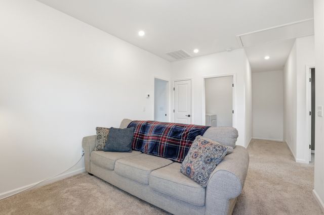 1014 Village Ct, Burns, TN 37029