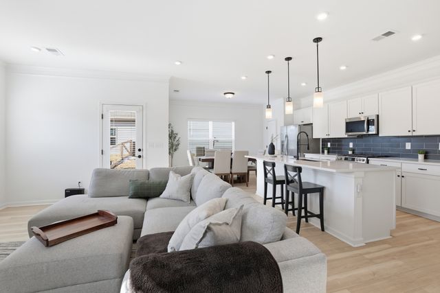 1014 Village Ct, Burns, TN 37029