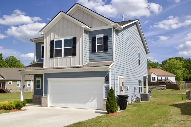 1014 Village Ct, Burns, TN 37029