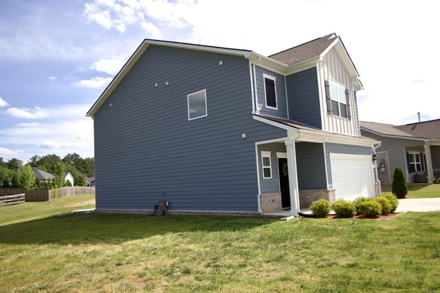 1014 Village Ct, Burns, TN 37029