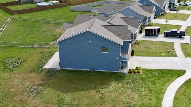 1014 Village Ct, Burns, TN 37029