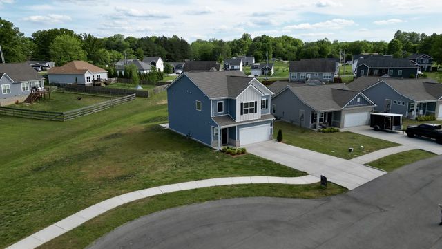 1014 Village Ct, Burns, TN 37029