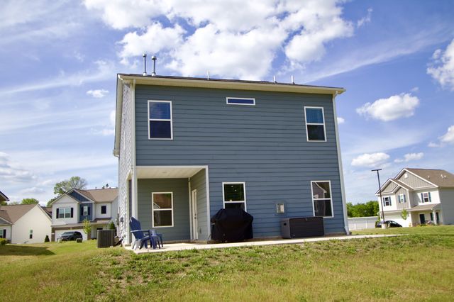 1014 Village Ct, Burns, TN 37029