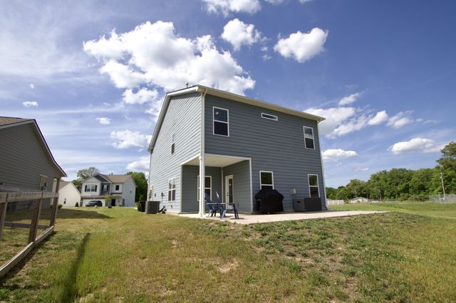 1014 Village Ct, Burns, TN 37029