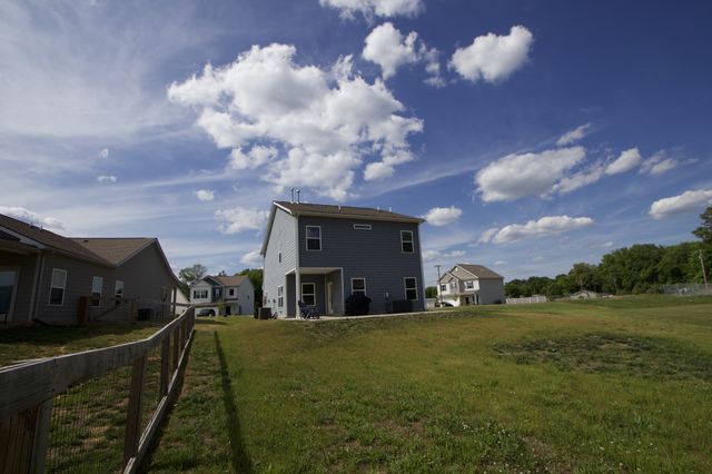 1014 Village Ct, Burns, TN 37029