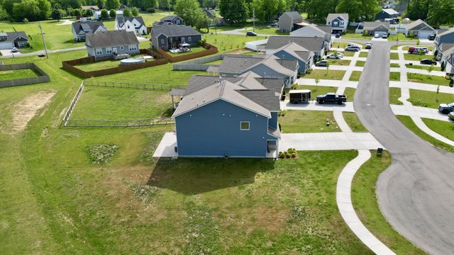 1014 Village Ct, Burns, TN 37029