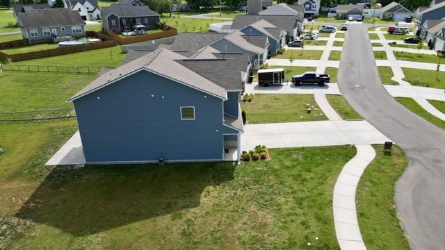 1014 Village Ct, Burns, TN 37029