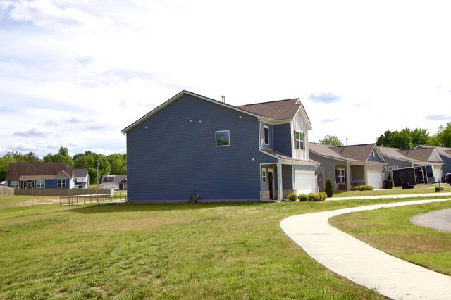 1014 Village Ct, Burns, TN 37029