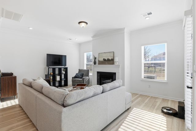 1014 Village Ct, Burns, TN 37029