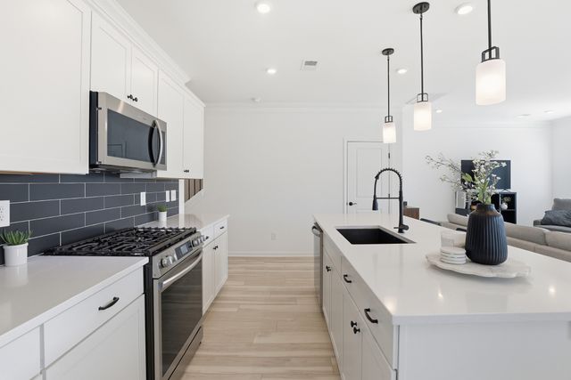 1014 Village Ct, Burns, TN 37029