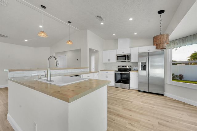 273 SW Nativity Ter Terrace, Port St Lucie, FL 34984