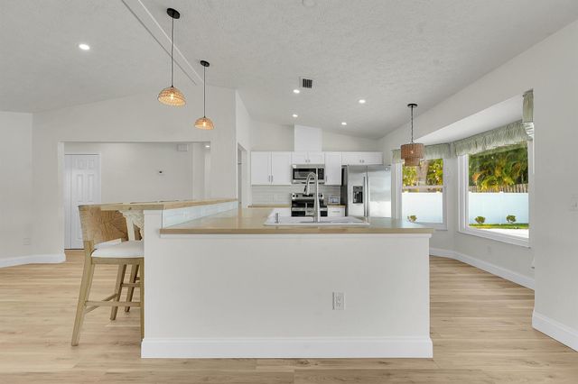 273 SW Nativity Ter Terrace, Port St Lucie, FL 34984