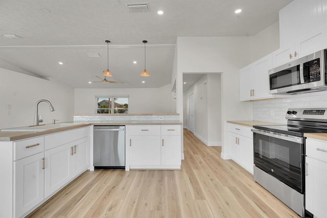 273 SW Nativity Ter Terrace, Port St Lucie, FL 34984