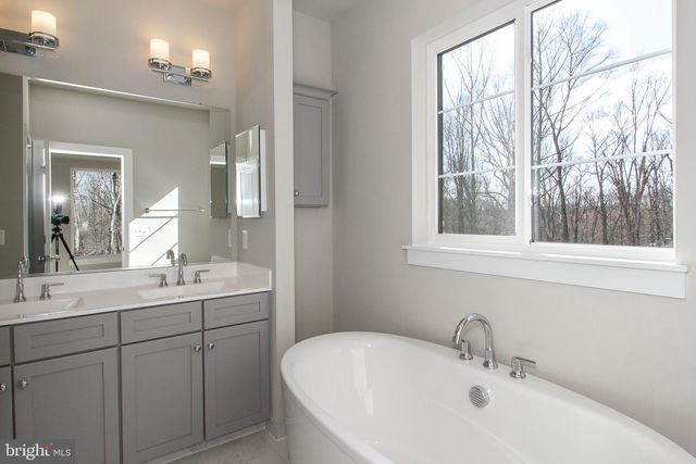 4932 TRAIL VISTA LN, Chantilly, VA 20151