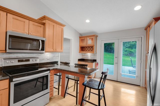 5622 Greensboro Drive, Newburgh, IN 47630