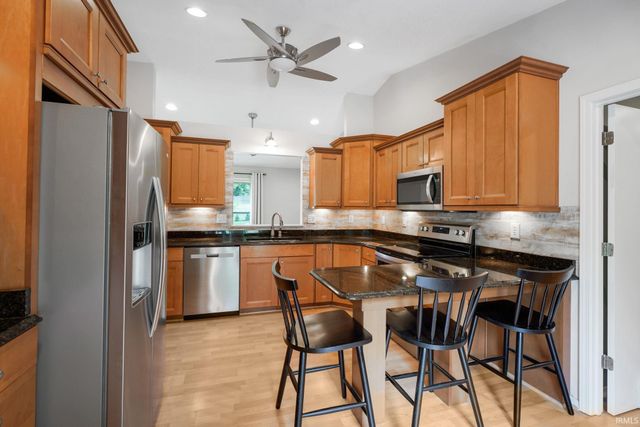 5622 Greensboro Drive, Newburgh, IN 47630