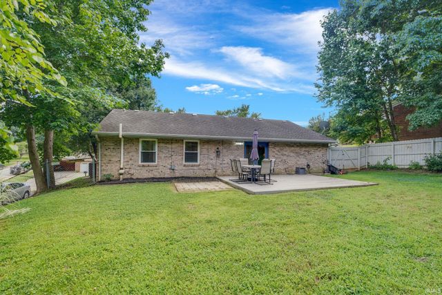 5622 Greensboro Drive, Newburgh, IN 47630