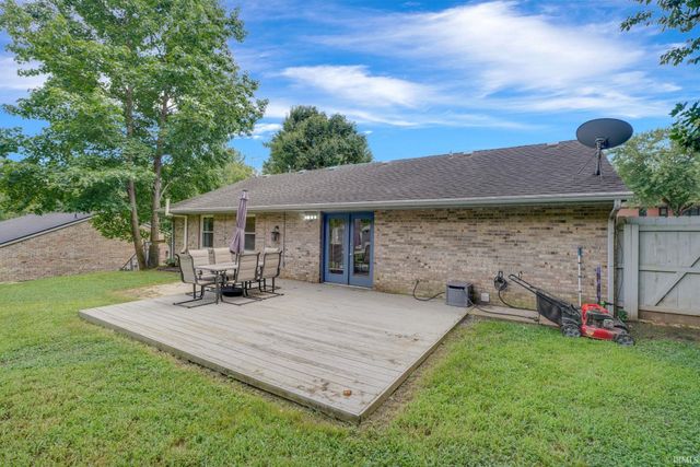 5622 Greensboro Drive, Newburgh, IN 47630