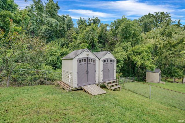5622 Greensboro Drive, Newburgh, IN 47630