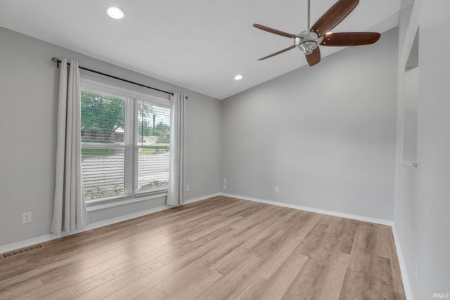 5622 Greensboro Drive, Newburgh, IN 47630