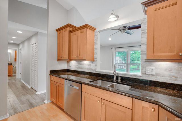 5622 Greensboro Drive, Newburgh, IN 47630