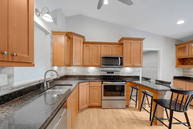 5622 Greensboro Drive, Newburgh, IN 47630
