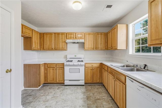 2571 S Hills, Riverdale, GA 30296