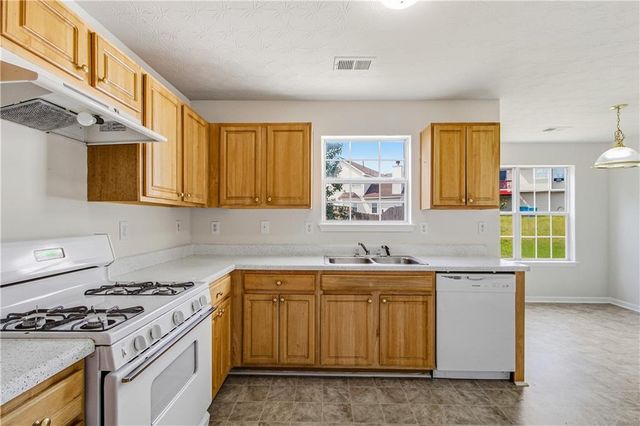 2571 S Hills, Riverdale, GA 30296