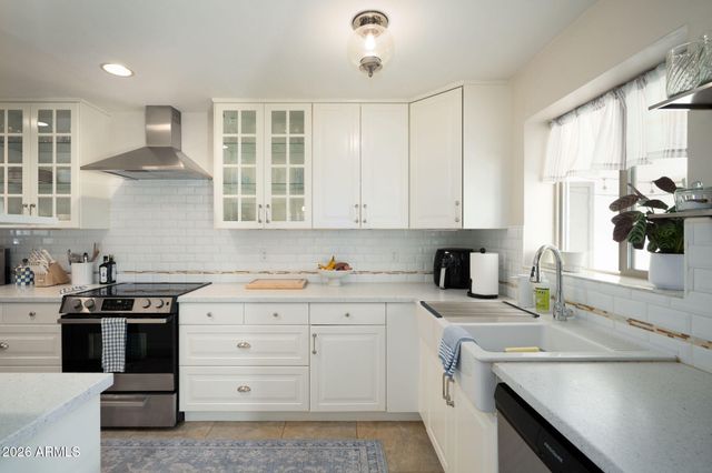 4813 E FAIRMOUNT Avenue, Phoenix, AZ 85018