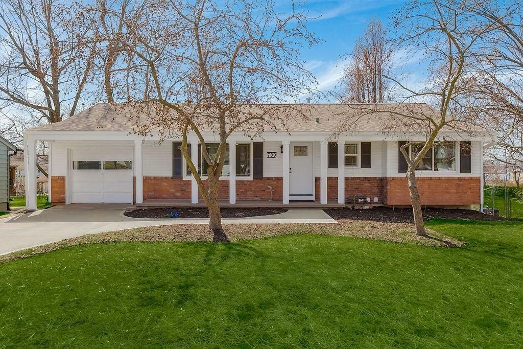 709 W Clay Street, Harrisonville, MO 64701