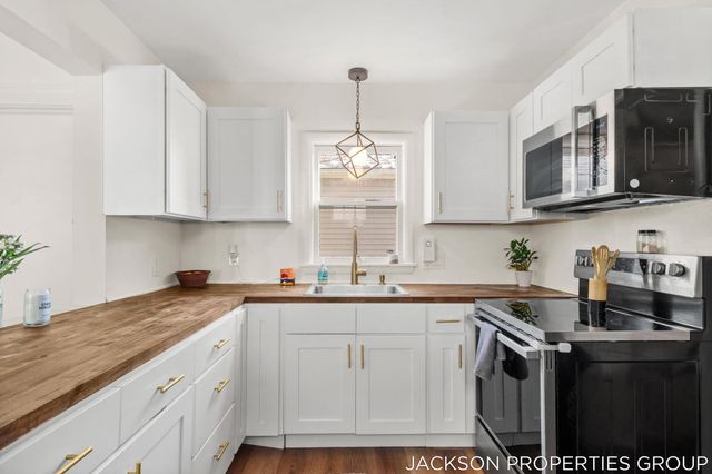 224 Spencer Street NE, Grand Rapids, MI 49505