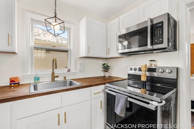 224 Spencer Street NE, Grand Rapids, MI 49505