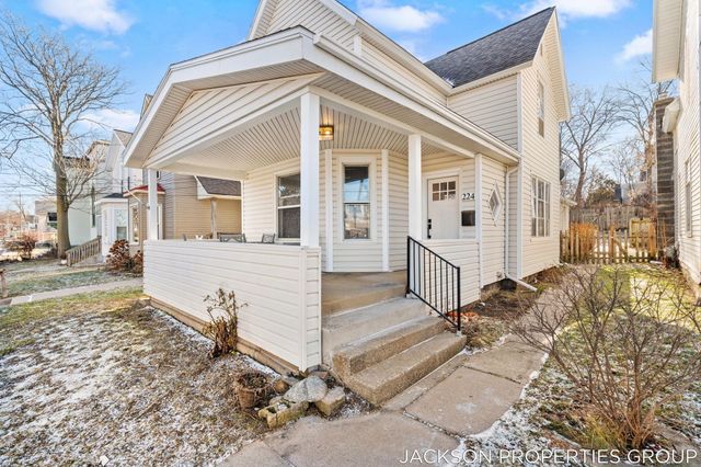 224 Spencer Street NE, Grand Rapids, MI 49505