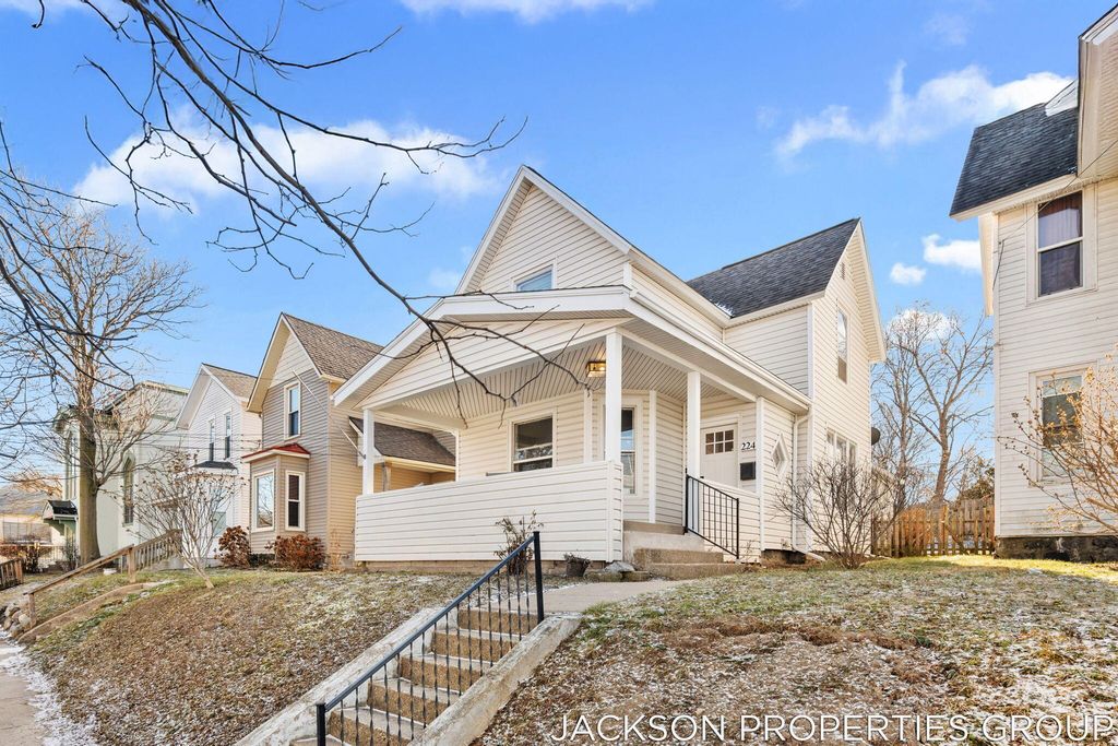 224 Spencer Street NE, Grand Rapids, MI 49505
