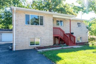 7 Cardinal Lane, Carpentersville, IL 60110