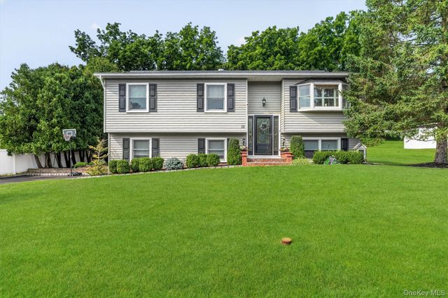 10 Pine Drive, Stony Point, NY 10980