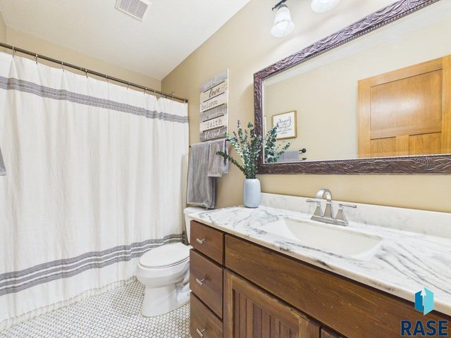 4069 S Tuscany Ct Court, Sioux Falls, SD 57103