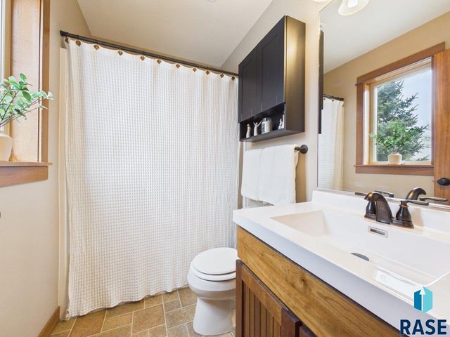 4069 S Tuscany Ct Court, Sioux Falls, SD 57103