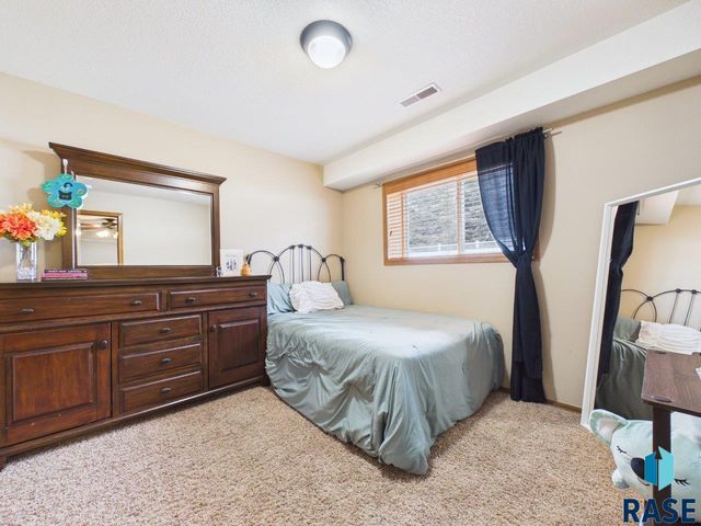 4069 S Tuscany Ct Court, Sioux Falls, SD 57103