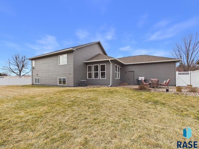 4069 S Tuscany Ct Court, Sioux Falls, SD 57103