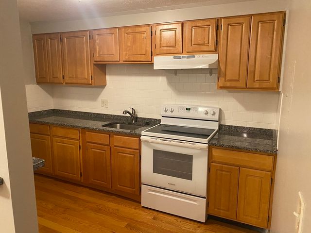 55 Elmwood 16, Quincy, MA 02170