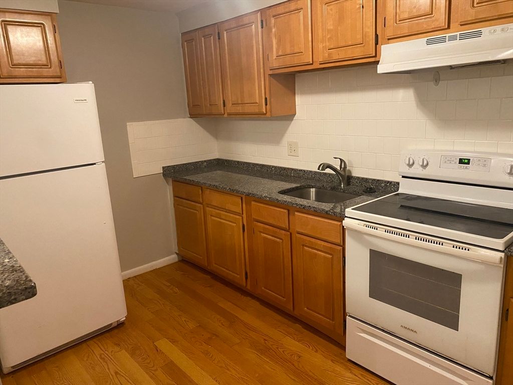 55 Elmwood 16, Quincy, MA 02170