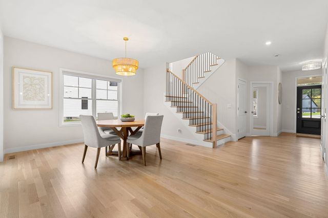 27 Lily Lane, Londonderry, NH 03053