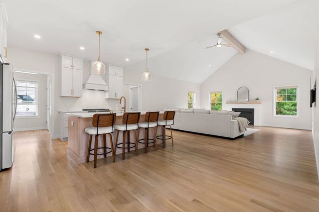 27 Lily Lane, Londonderry, NH 03053