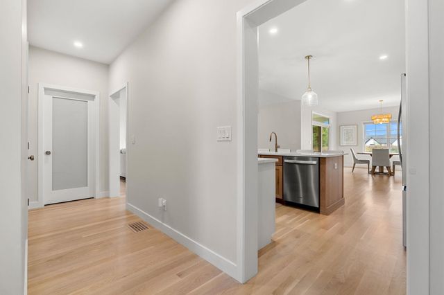 27 Lily Lane, Londonderry, NH 03053