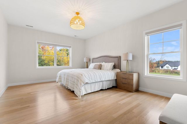27 Lily Lane, Londonderry, NH 03053
