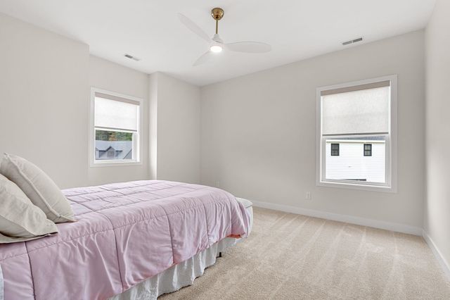27 Lily Lane, Londonderry, NH 03053
