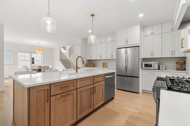 27 Lily Lane, Londonderry, NH 03053