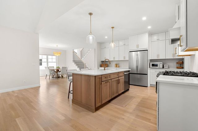 27 Lily Lane, Londonderry, NH 03053